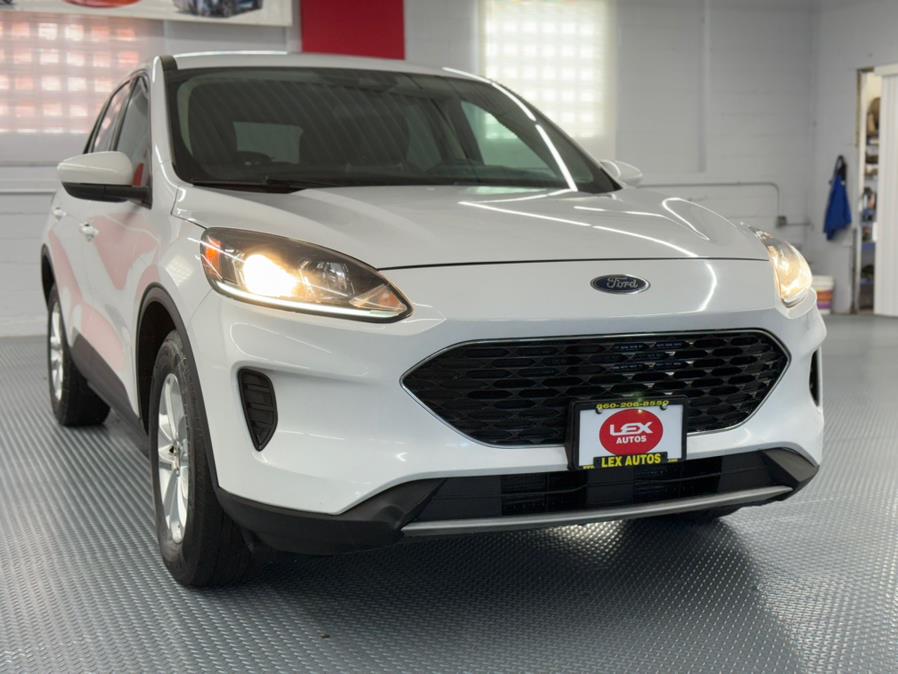 2020 Ford Escape SE photo 4
