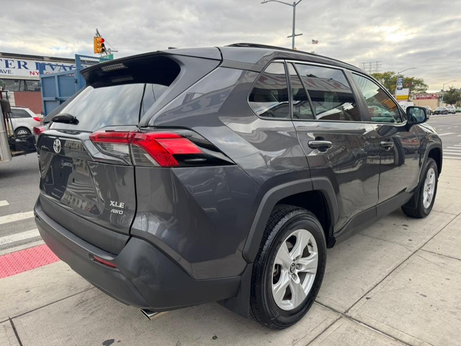 2021 Toyota RAV4 XLE photo 4