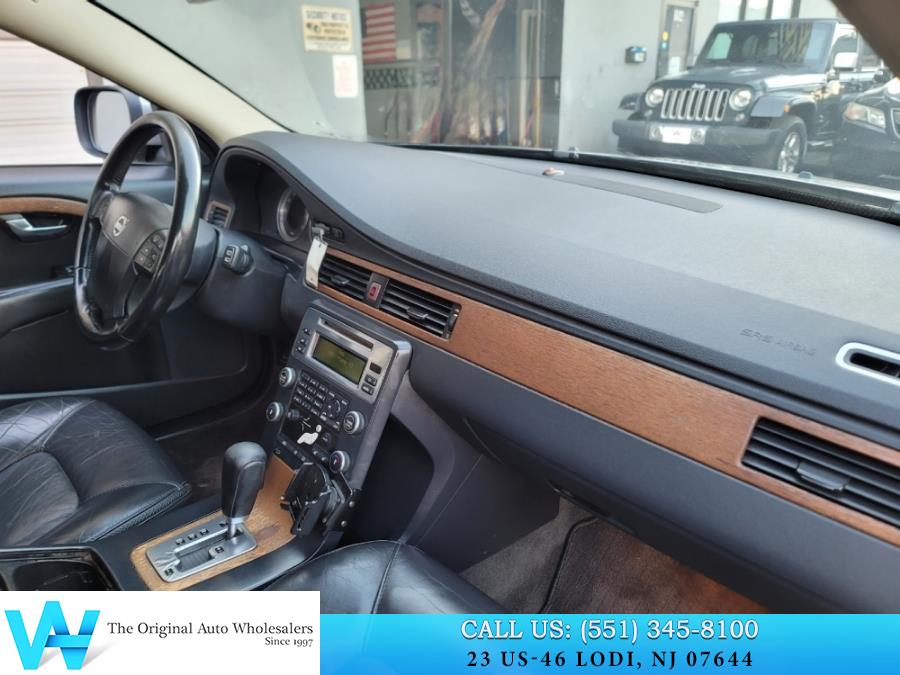2009 Volvo XC70 4dr Wgn 3.2L w/Sunroof, available for sale in Lodi, New Jersey | AW Auto & Truck Wholesalers, Inc. Lodi, New Jersey 2009 Volvo XC70 4dr Wgn 3.2L w/Sunroof, available for sale in Lodi, New Jersey | AW Auto & Truck Wholesalers, Inc. Lodi, New Jersey