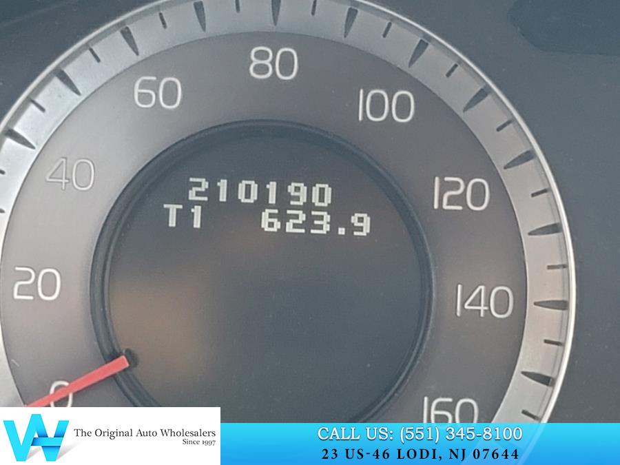 2009 Volvo XC70 4dr Wgn 3.2L w/Sunroof, available for sale in Lodi, New Jersey | AW Auto & Truck Wholesalers, Inc. Lodi, New Jersey 2009 Volvo XC70 4dr Wgn 3.2L w/Sunroof, available for sale in Lodi, New Jersey | AW Auto & Truck Wholesalers, Inc. Lodi, New Jersey