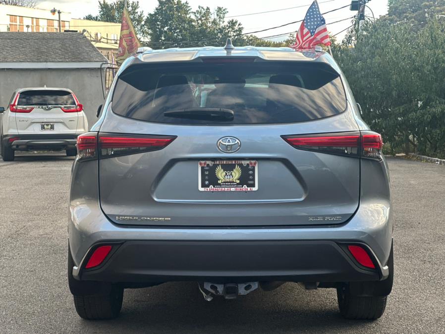 2021 Toyota Highlander XLE photo 2