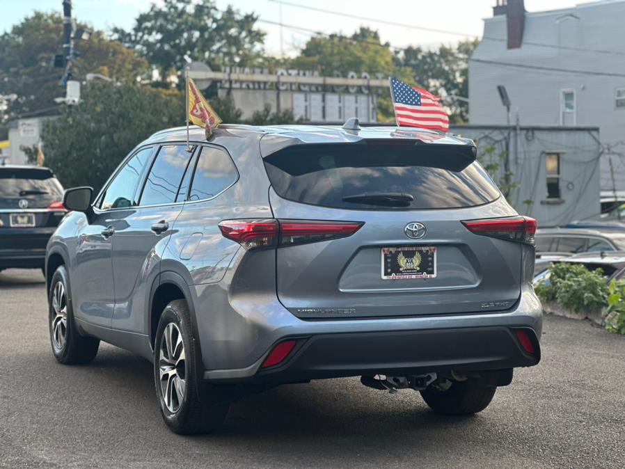 2021 Toyota Highlander XLE photo 4