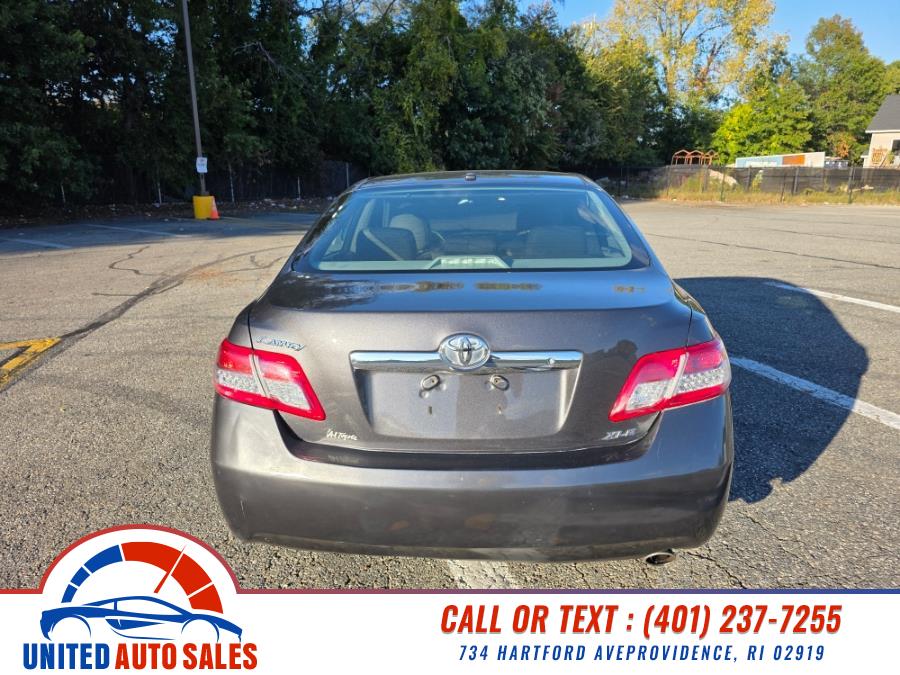 2011 Toyota Camry XLE photo 4