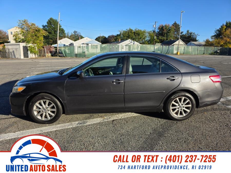 2011 Toyota Camry XLE photo 2