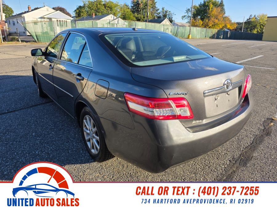 2011 Toyota Camry XLE photo 3