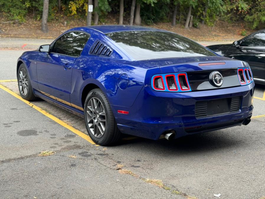 2014 Ford Mustang V6 photo 4