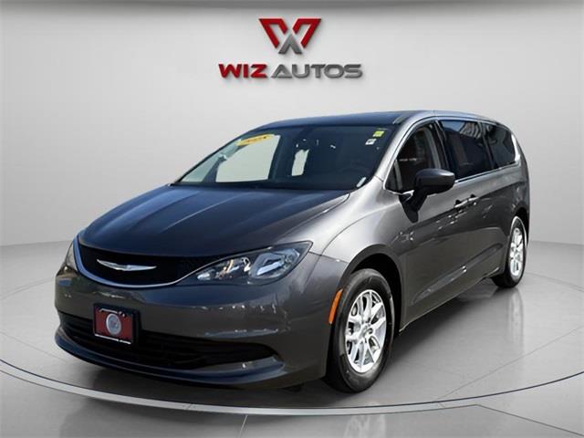 Used 2018 Chrysler Pacifica in Stratford, Connecticut | Wiz Leasing Inc. Stratford, Connecticut