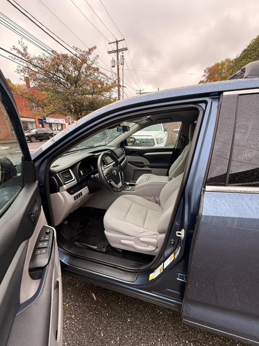 2018 Toyota Highlander LE V6 AWD (Natl), available for sale in Shelton, Connecticut | Center Motorsports LLC. Shelton, Connecticut 2018 Toyota Highlander LE V6 AWD (Natl), available for sale in Shelton, Connecticut | Center Motorsports LLC. Shelton, Connecticut
