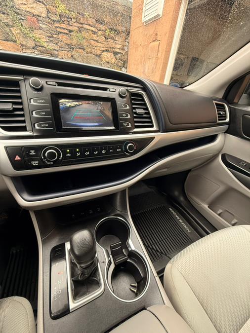 2018 Toyota Highlander LE V6 AWD (Natl), available for sale in Shelton, Connecticut | Center Motorsports LLC. Shelton, Connecticut 2018 Toyota Highlander LE V6 AWD (Natl), available for sale in Shelton, Connecticut | Center Motorsports LLC. Shelton, Connecticut