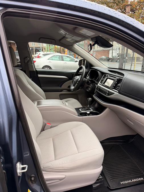 2018 Toyota Highlander LE V6 AWD (Natl), available for sale in Shelton, Connecticut | Center Motorsports LLC. Shelton, Connecticut 2018 Toyota Highlander LE V6 AWD (Natl), available for sale in Shelton, Connecticut | Center Motorsports LLC. Shelton, Connecticut