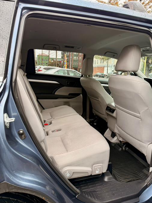 2018 Toyota Highlander LE V6 AWD (Natl), available for sale in Shelton, Connecticut | Center Motorsports LLC. Shelton, Connecticut 2018 Toyota Highlander LE V6 AWD (Natl), available for sale in Shelton, Connecticut | Center Motorsports LLC. Shelton, Connecticut