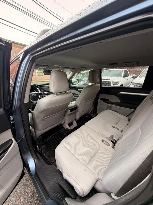 2018 Toyota Highlander LE V6 AWD (Natl), available for sale in Shelton, Connecticut | Center Motorsports LLC. Shelton, Connecticut 2018 Toyota Highlander LE V6 AWD (Natl), available for sale in Shelton, Connecticut | Center Motorsports LLC. Shelton, Connecticut