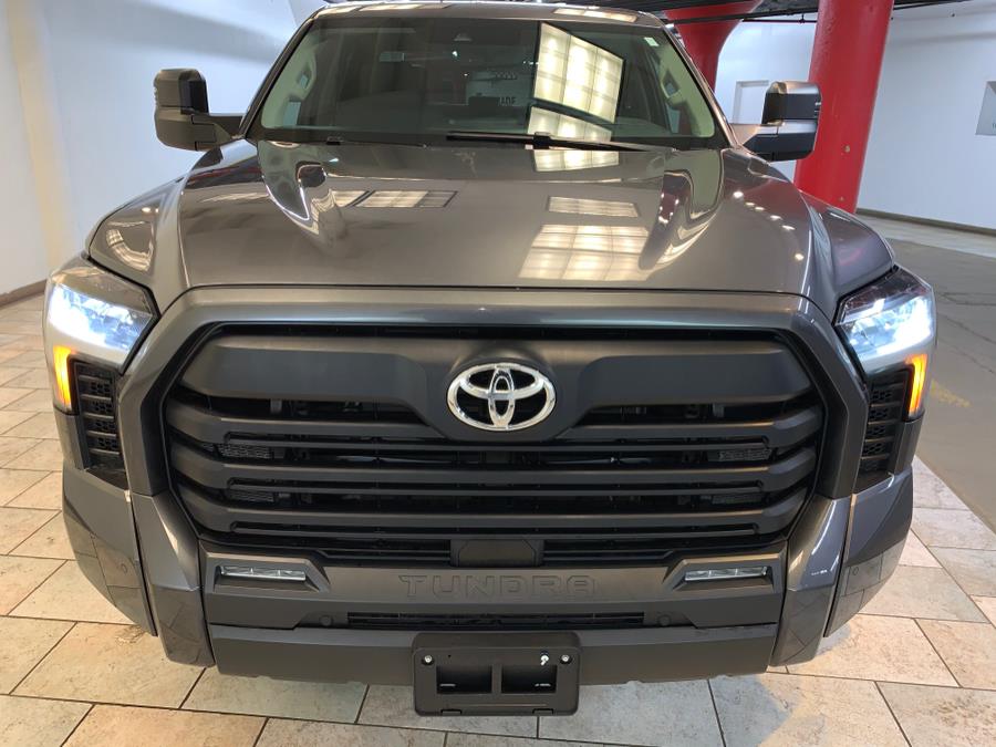 2022 Toyota Tundra SR5 CrewMax photo 3