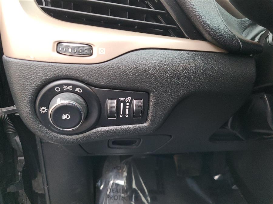 2014 Jeep Cherokee 4WD 4dr Altitude, available for sale in Canton, Connecticut | Lava Motors. Canton, Connecticut 2014 Jeep Cherokee 4WD 4dr Altitude, available for sale in Canton, Connecticut | Lava Motors. Canton, Connecticut
