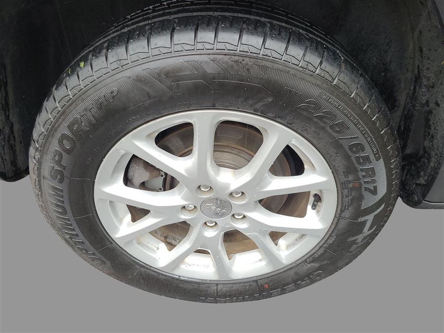 2014 Jeep Cherokee 4WD 4dr Altitude, available for sale in Canton, Connecticut | Lava Motors. Canton, Connecticut 2014 Jeep Cherokee 4WD 4dr Altitude, available for sale in Canton, Connecticut | Lava Motors. Canton, Connecticut