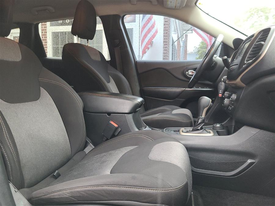 2014 Jeep Cherokee 4WD 4dr Altitude, available for sale in Canton, Connecticut | Lava Motors. Canton, Connecticut 2014 Jeep Cherokee 4WD 4dr Altitude, available for sale in Canton, Connecticut | Lava Motors. Canton, Connecticut