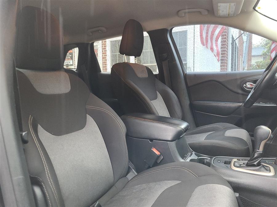 2014 Jeep Cherokee 4WD 4dr Altitude, available for sale in Canton, Connecticut | Lava Motors. Canton, Connecticut 2014 Jeep Cherokee 4WD 4dr Altitude, available for sale in Canton, Connecticut | Lava Motors. Canton, Connecticut