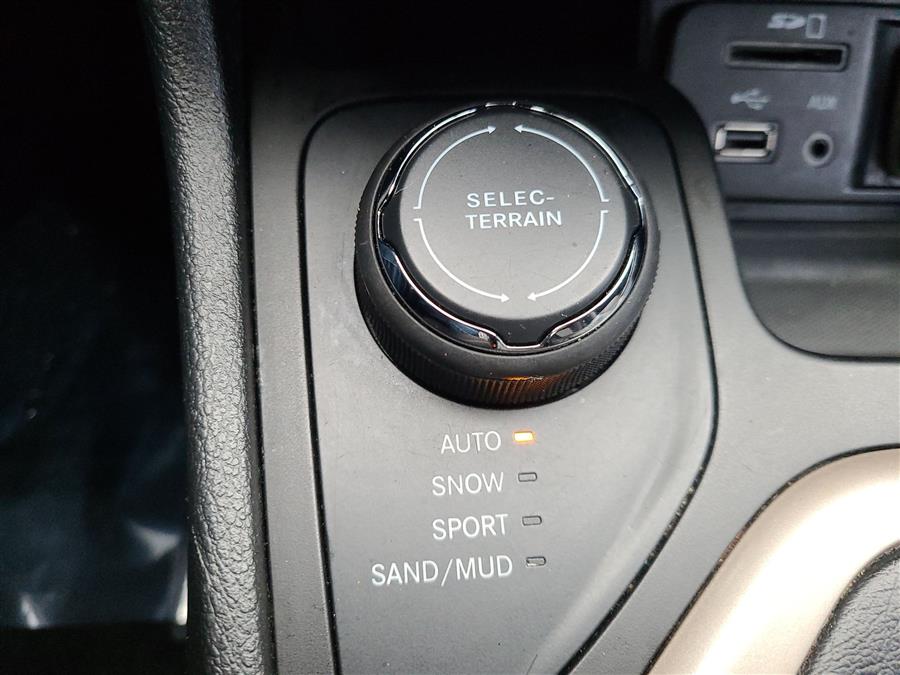 2014 Jeep Cherokee 4WD 4dr Altitude, available for sale in Canton, Connecticut | Lava Motors. Canton, Connecticut 2014 Jeep Cherokee 4WD 4dr Altitude, available for sale in Canton, Connecticut | Lava Motors. Canton, Connecticut