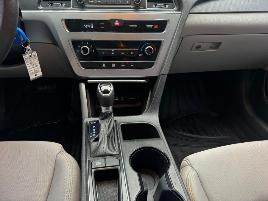2017 Hyundai Sonata SE 2.4L, available for sale in Bloomingdale, New Jersey | Bloomingdale Auto Group. Bloomingdale, New Jersey 2017 Hyundai Sonata SE 2.4L, available for sale in Bloomingdale, New Jersey | Bloomingdale Auto Group. Bloomingdale, New Jersey