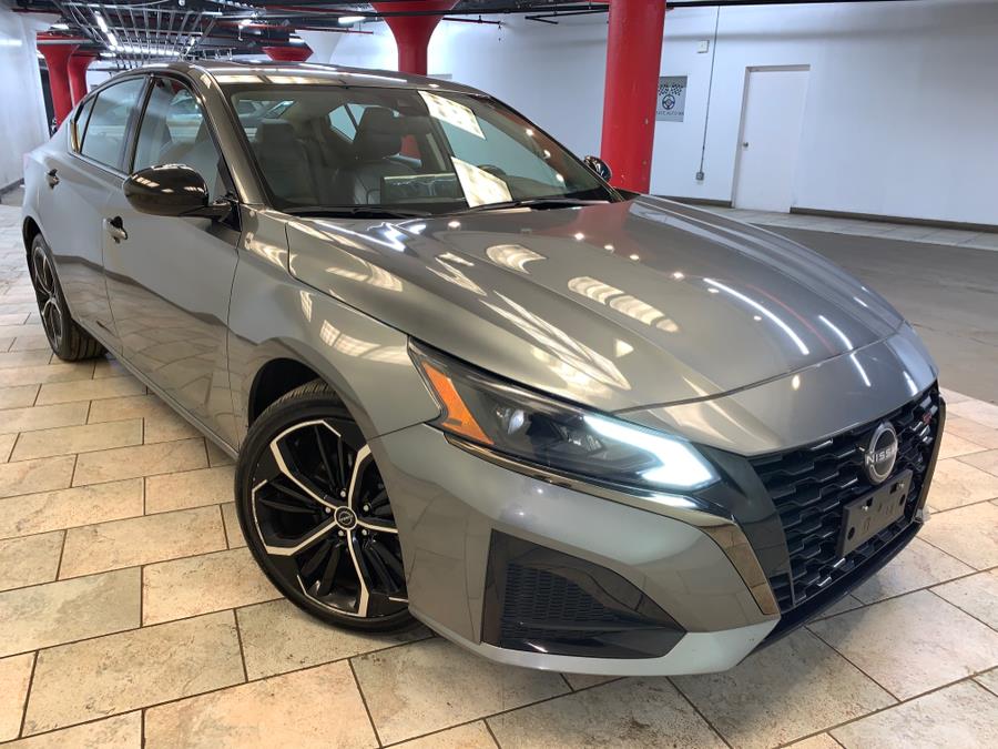 2023 Nissan Altima 2.5 SR photo 2