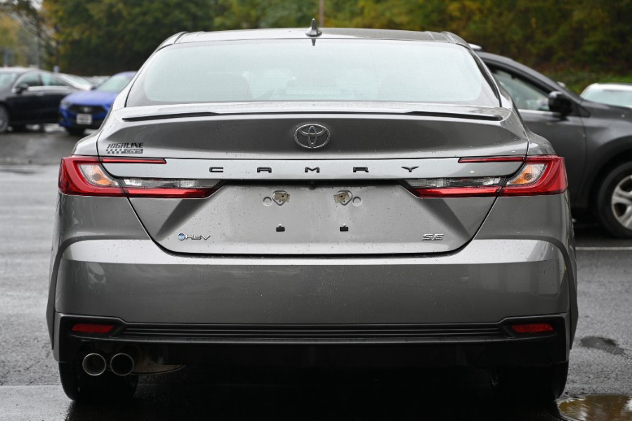 2025 Toyota Camry SE photo 4