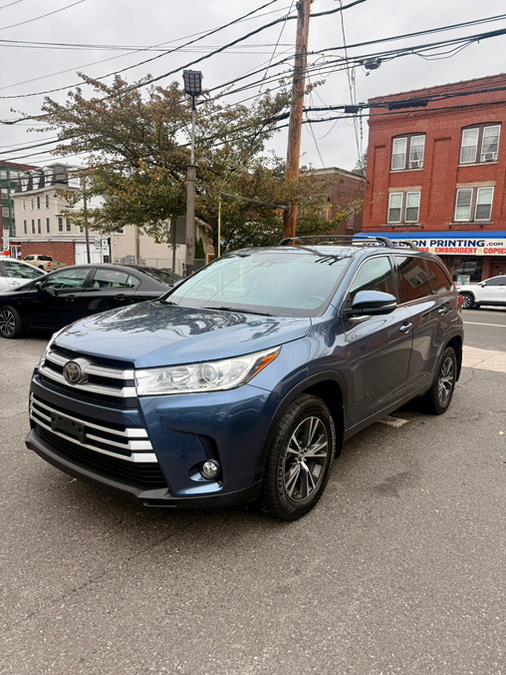 Used 2018 Toyota Highlander in Shelton, Connecticut | Center Motorsports LLC. Shelton, Connecticut
