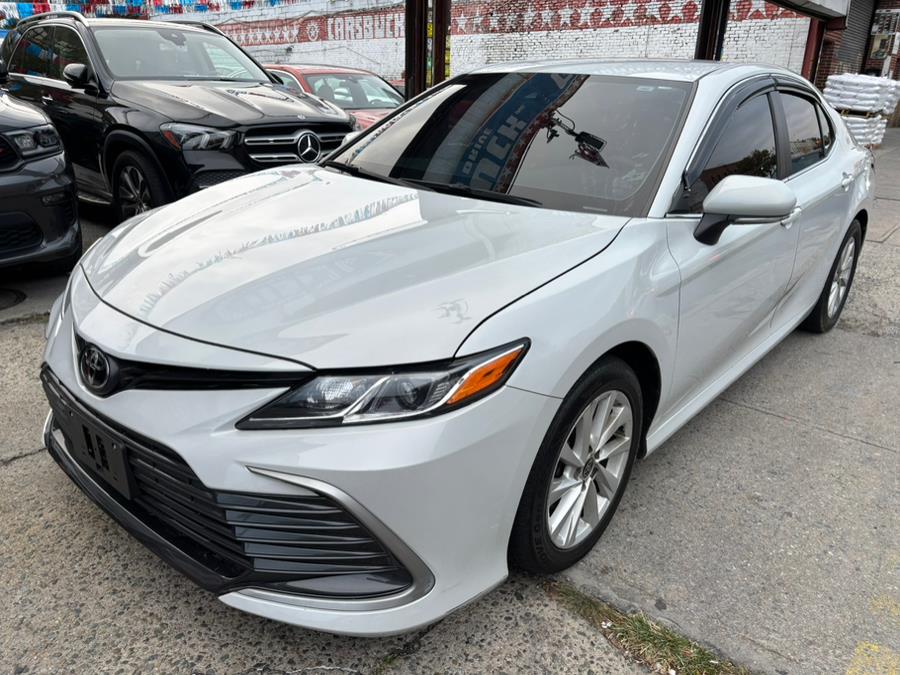 2022 Toyota Camry LE photo 3