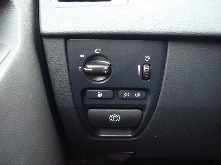 2014 Volvo XC90 AWD 4dr, available for sale in Manchester, Connecticut | Yara Motors. Manchester, Connecticut 2014 Volvo XC90 AWD 4dr, available for sale in Manchester, Connecticut | Yara Motors. Manchester, Connecticut
