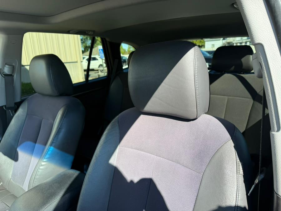 2010 Hyundai Santa Fe AWD 4dr V6 Auto SE, available for sale in East Windsor, Connecticut | Century Auto And Truck. East Windsor, Connecticut 2010 Hyundai Santa Fe AWD 4dr V6 Auto SE, available for sale in East Windsor, Connecticut | Century Auto And Truck. East Windsor, Connecticut