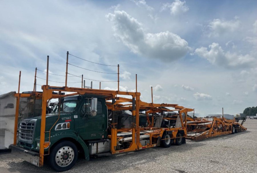 Used 2007 Sterling LT9500 in Wallace, South Carolina | J Z & A Auto Sales LLC. Wallace, South Carolina