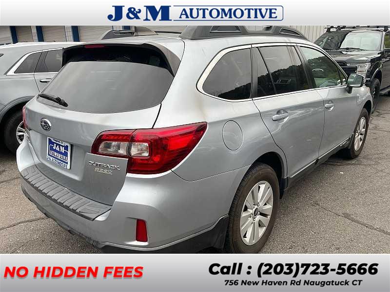 2017 Subaru Outback Premium photo 3