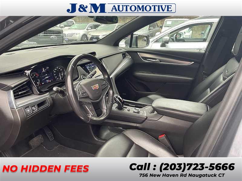 2022 Cadillac XT5 Luxury photo 2