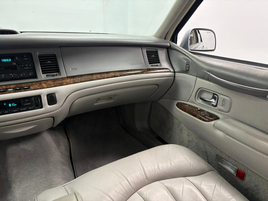 1997 Lincoln Town Car 4dr Sdn Executive, available for sale in Elizabeth, New Jersey | Dream Auto Group. Elizabeth, New Jersey 1997 Lincoln Town Car 4dr Sdn Executive, available for sale in Elizabeth, New Jersey | Dream Auto Group. Elizabeth, New Jersey