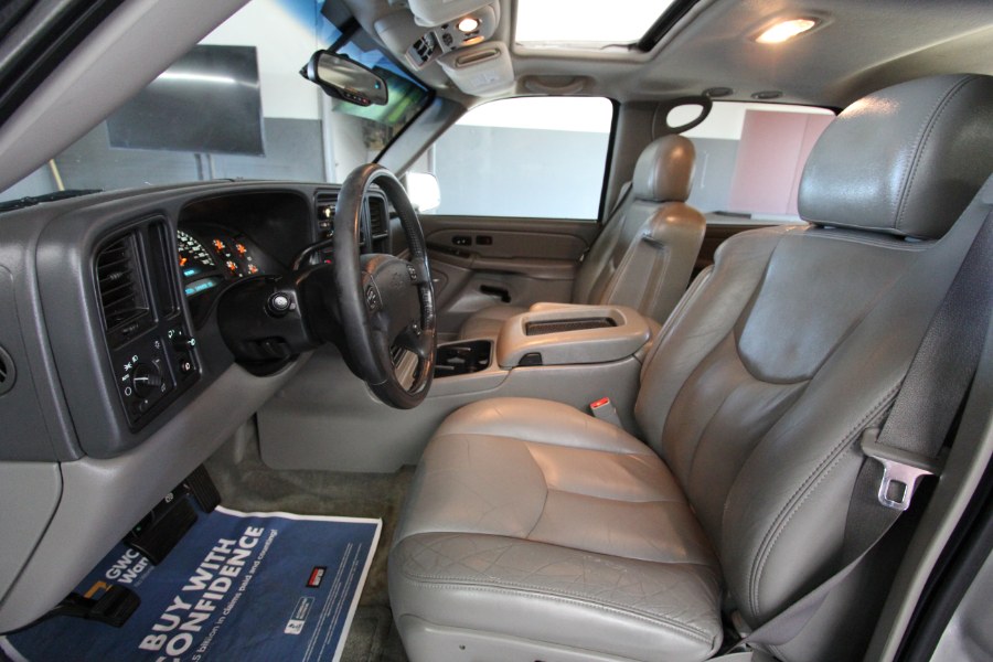 2004 Chevrolet Suburban 4dr 1500 LT, available for sale in Garden Grove, California | U Save Auto Auction. Garden Grove, California 2004 Chevrolet Suburban 4dr 1500 LT, available for sale in Garden Grove, California | U Save Auto Auction. Garden Grove, California