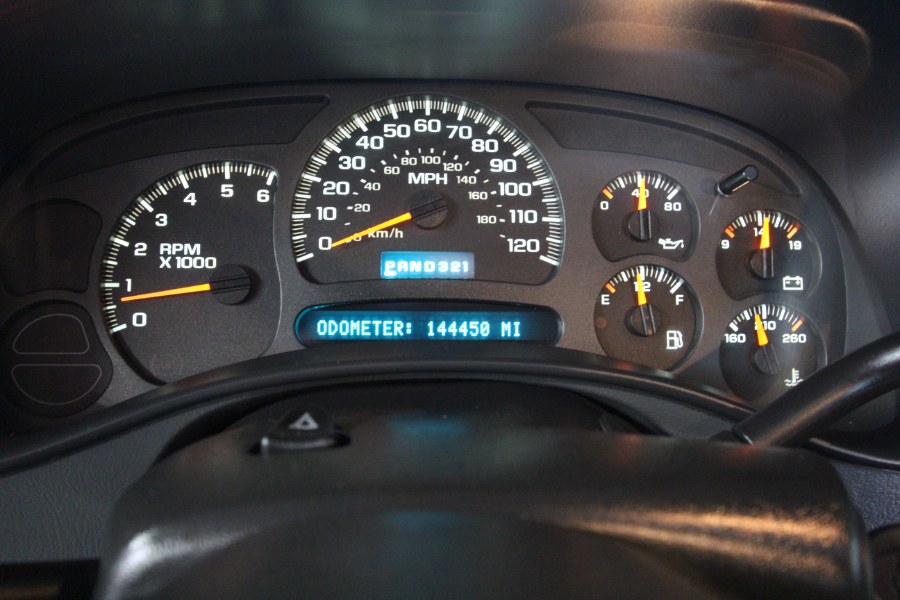 2004 Chevrolet Suburban 4dr 1500 LT, available for sale in Garden Grove, California | U Save Auto Auction. Garden Grove, California 2004 Chevrolet Suburban 4dr 1500 LT, available for sale in Garden Grove, California | U Save Auto Auction. Garden Grove, California