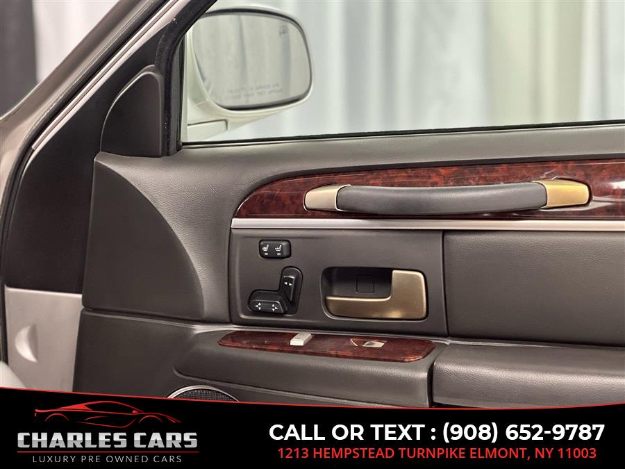 2011 Lincoln Town Car Signature Limited, available for sale in Elmont, New York | Charles Cars. Elmont, New York 2011 Lincoln Town Car Signature Limited, available for sale in Elmont, New York | Charles Cars. Elmont, New York
