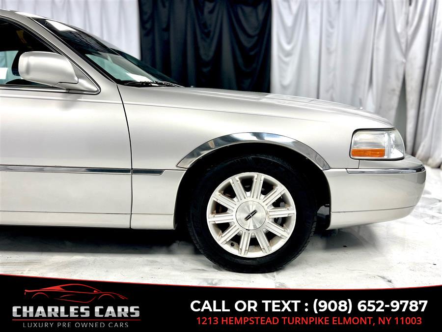 2011 Lincoln Town Car Signature Limited, available for sale in Elmont, New York | Charles Cars. Elmont, New York 2011 Lincoln Town Car Signature Limited, available for sale in Elmont, New York | Charles Cars. Elmont, New York