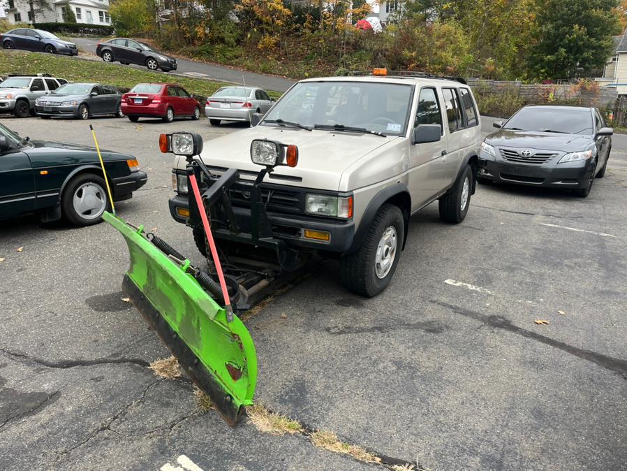 Used 1995 Nissan Pathfinder in Naugatuck, Connecticut | Riverside Motorcars, LLC. Naugatuck, Connecticut