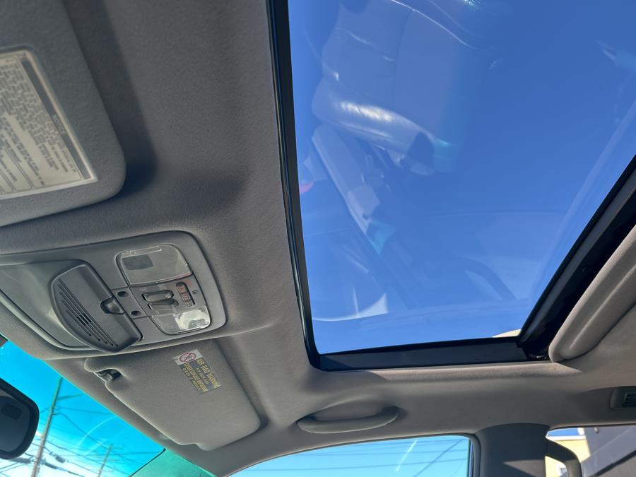 2004 Lexus GX 470 4dr SUV 4WD, available for sale in Jersey City, New Jersey | Luxe Auto Galleria. Jersey City, New Jersey 2004 Lexus GX 470 4dr SUV 4WD, available for sale in Jersey City, New Jersey | Luxe Auto Galleria. Jersey City, New Jersey