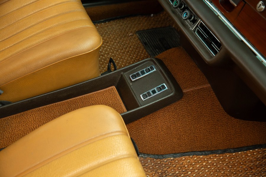 1972 Mercedes-Benz 280SE 4-Door Sedan, available for sale in North Salem, New York | Meccanic Shop North Inc. North Salem, New York 1972 Mercedes-Benz 280SE 4-Door Sedan, available for sale in North Salem, New York | Meccanic Shop North Inc. North Salem, New York