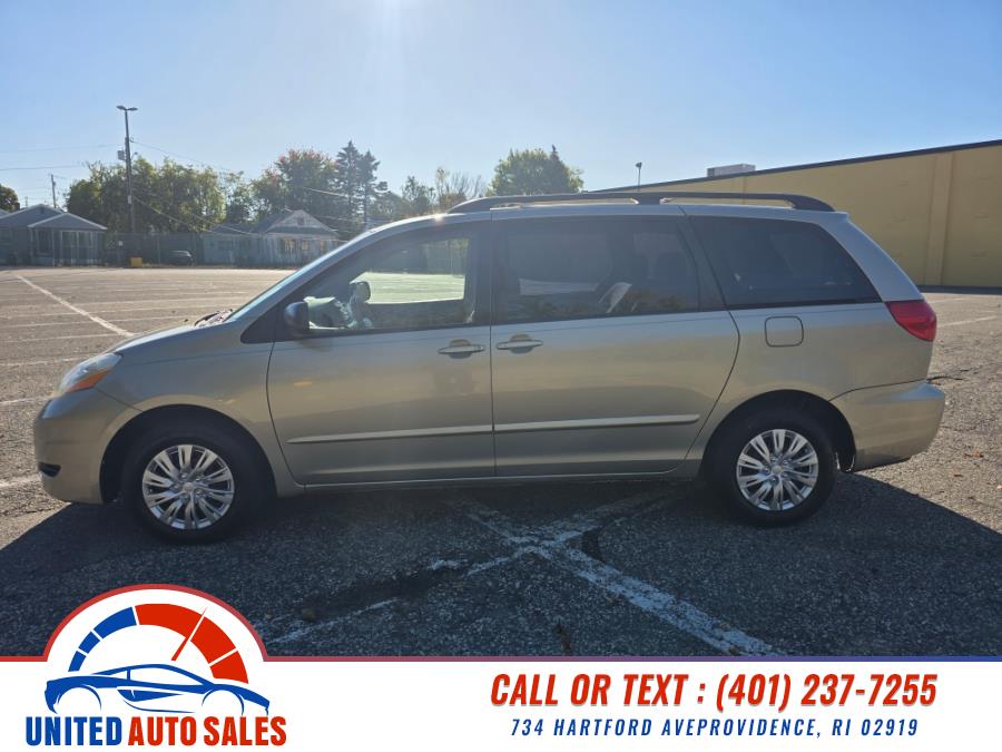 2008 Toyota Sienna CE photo 2