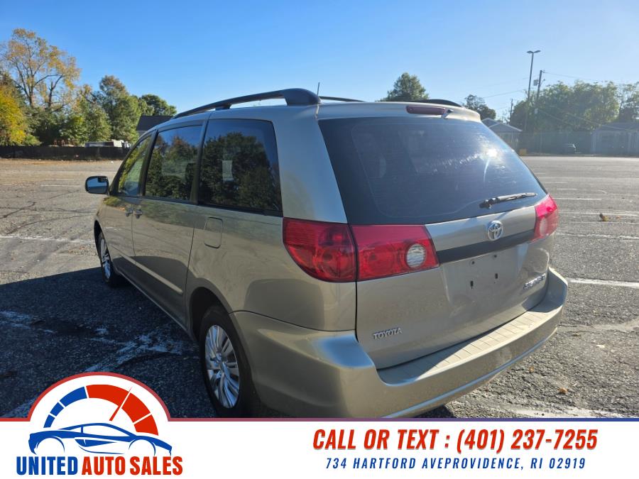 2008 Toyota Sienna CE photo 3