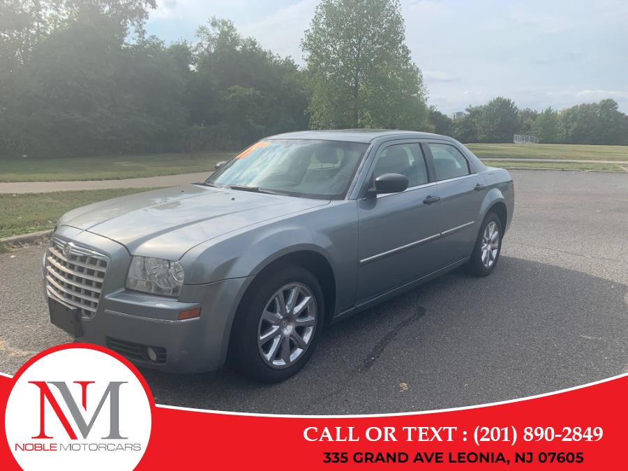 Used 2007 Chrysler 300 in Leonia, New Jersey | Noble Motor Cars LLC. Leonia, New Jersey