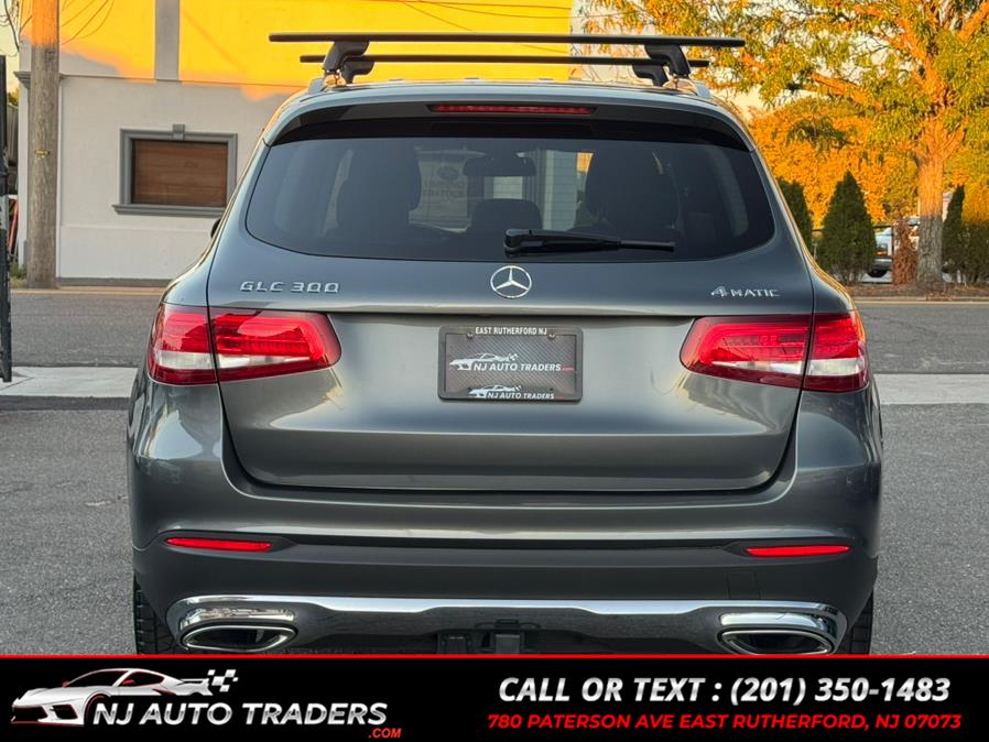 2016 Mercedes Benz GLC 4MATIC 300 photo 2