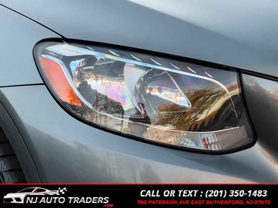 2016 Mercedes Benz GLC 4MATIC 300 photo 3