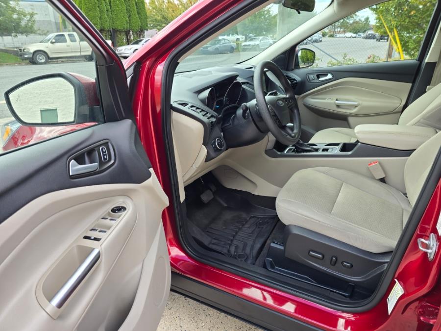 2017 Ford Escape SE 4WD, available for sale in Philadelphia, Pennsylvania | Eugen's Auto Sales & Repairs. Philadelphia, Pennsylvania 2017 Ford Escape SE 4WD, available for sale in Philadelphia, Pennsylvania | Eugen's Auto Sales & Repairs. Philadelphia, Pennsylvania