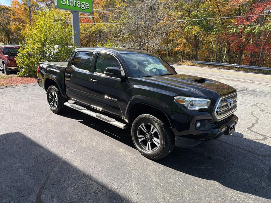 2016 Toyota Tacoma TRD Sport photo 3