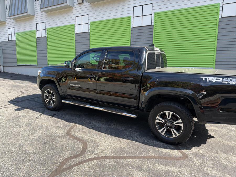 2016 Toyota Tacoma TRD Sport photo 4