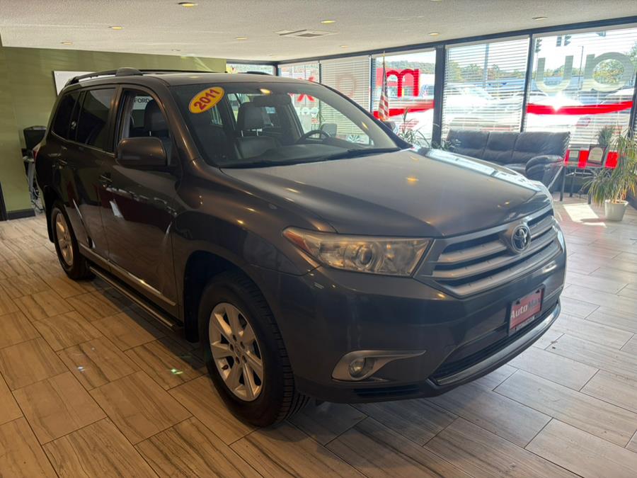 2011 Toyota Highlander 4WD 4dr V6 Base, available for sale in West Hartford, Connecticut | AutoMax. West Hartford, Connecticut 2011 Toyota Highlander 4WD 4dr V6 Base, available for sale in West Hartford, Connecticut | AutoMax. West Hartford, Connecticut