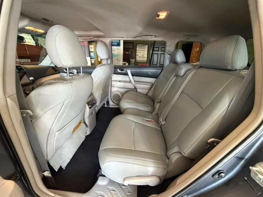 2011 Toyota Highlander 4WD 4dr V6 Base, available for sale in West Hartford, Connecticut | AutoMax. West Hartford, Connecticut 2011 Toyota Highlander 4WD 4dr V6 Base, available for sale in West Hartford, Connecticut | AutoMax. West Hartford, Connecticut